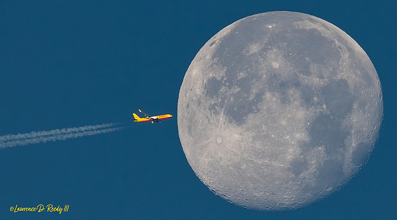 DHL-Moon20231129